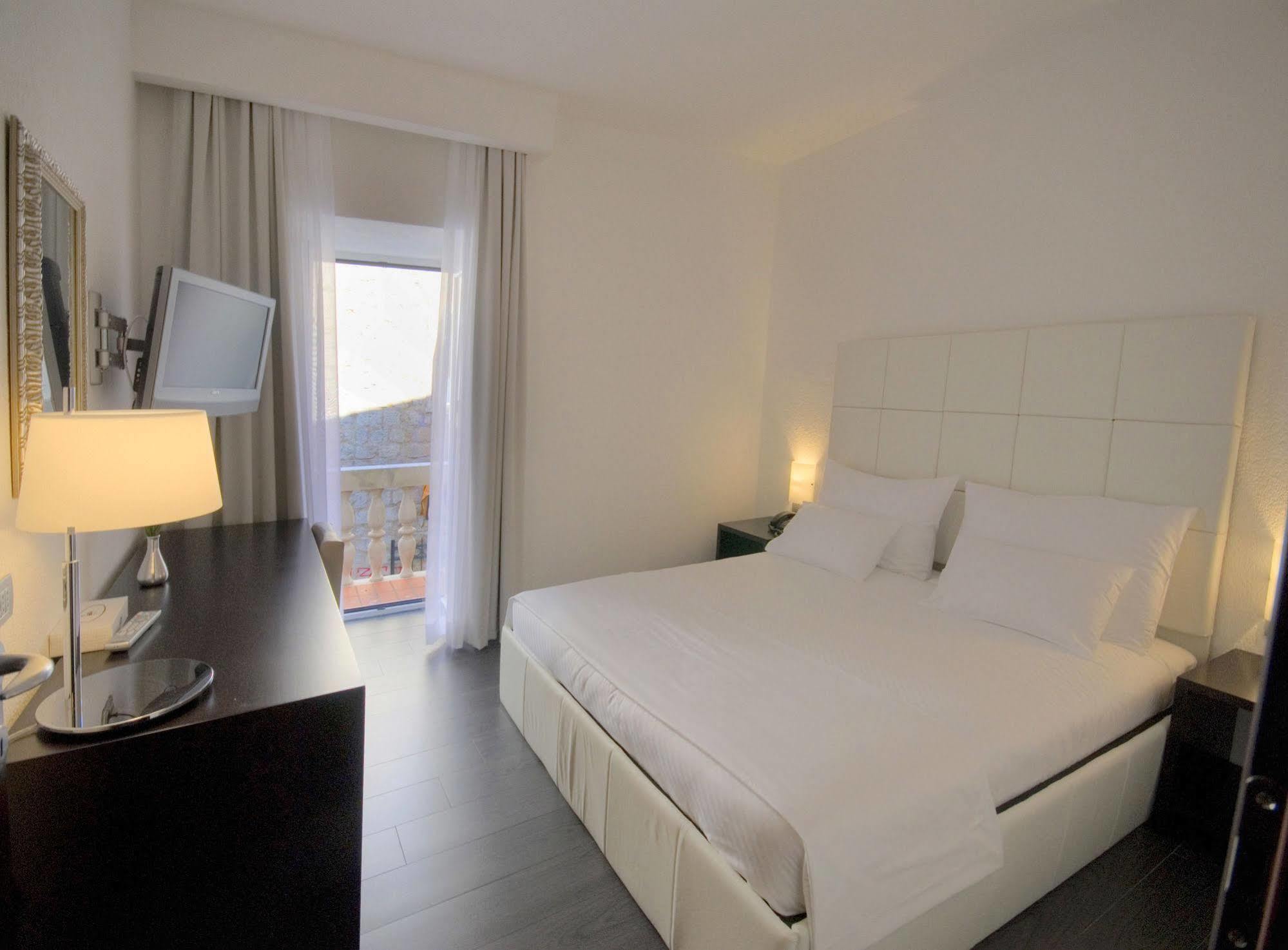 Hotel Astoria Будва Екстериор снимка