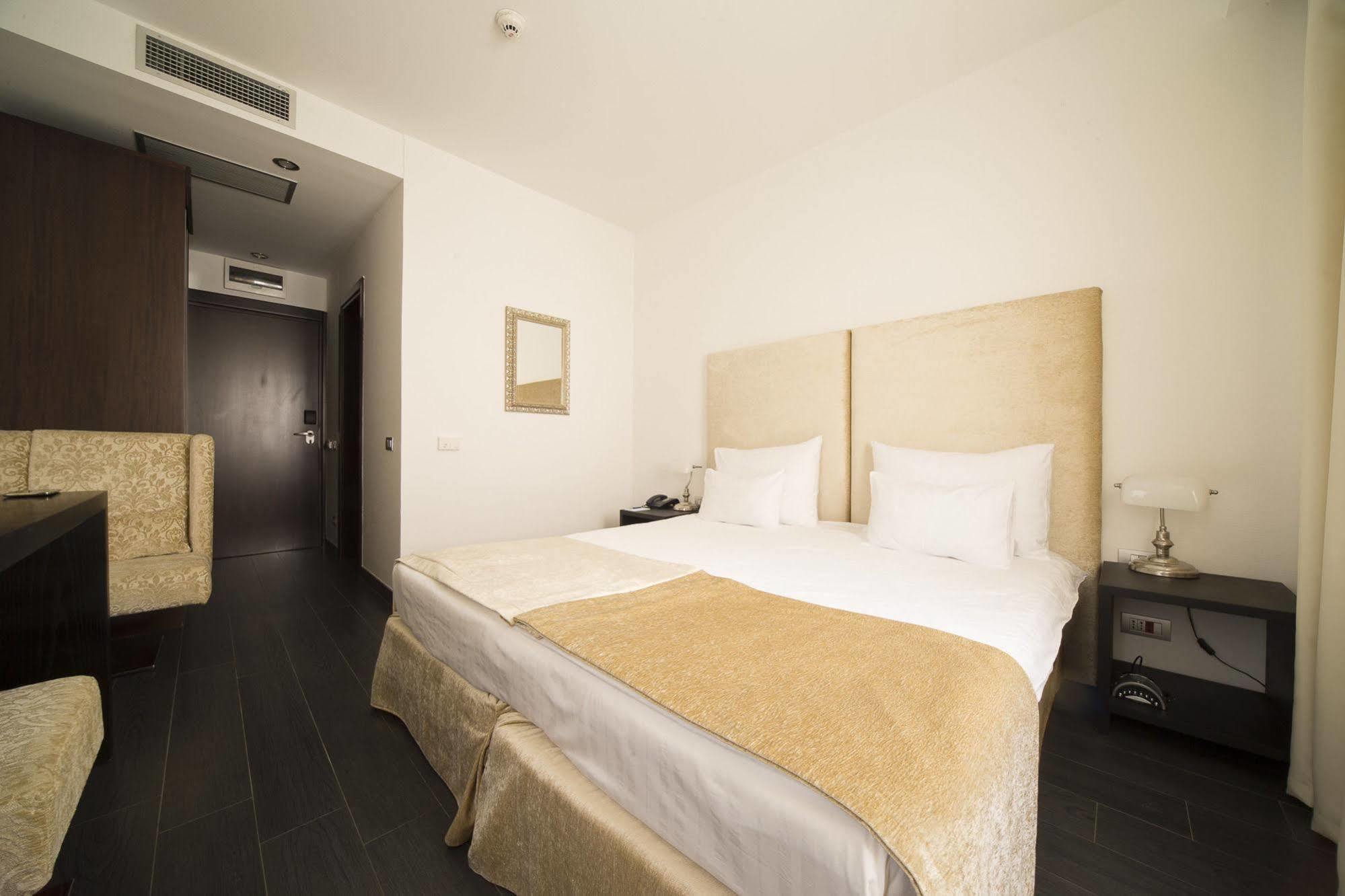 Hotel Astoria Будва Екстериор снимка