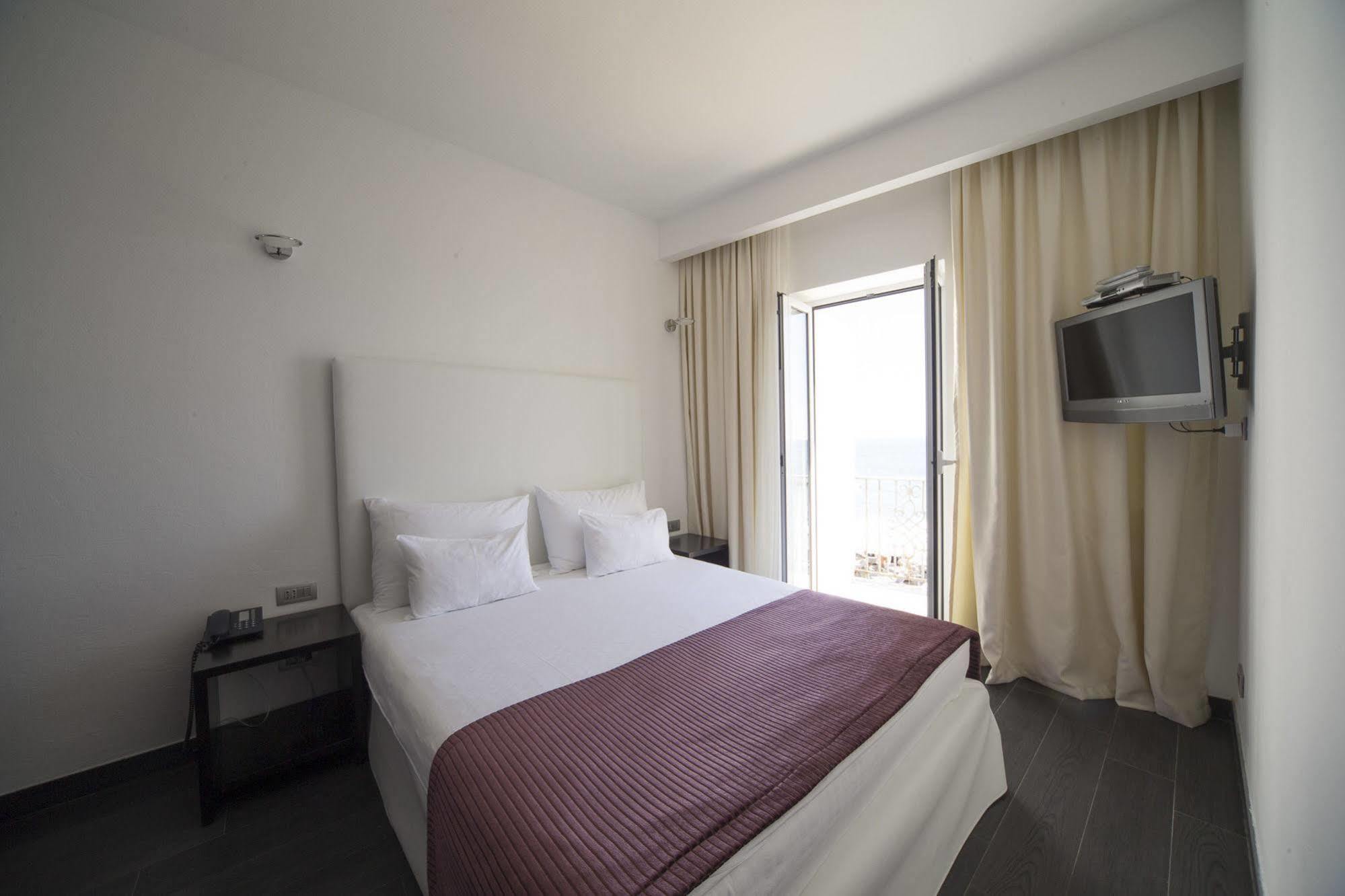Hotel Astoria Будва Екстериор снимка
